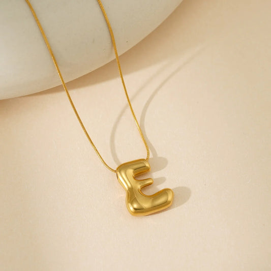 "E" Éternelle Bubble Letter Necklace – Gold Initial Pendant