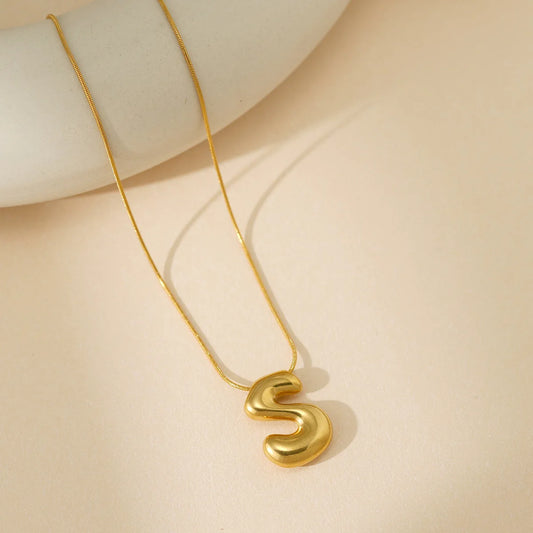"S" Éternelle Bubble Letter Necklace – Gold Initial Pendant