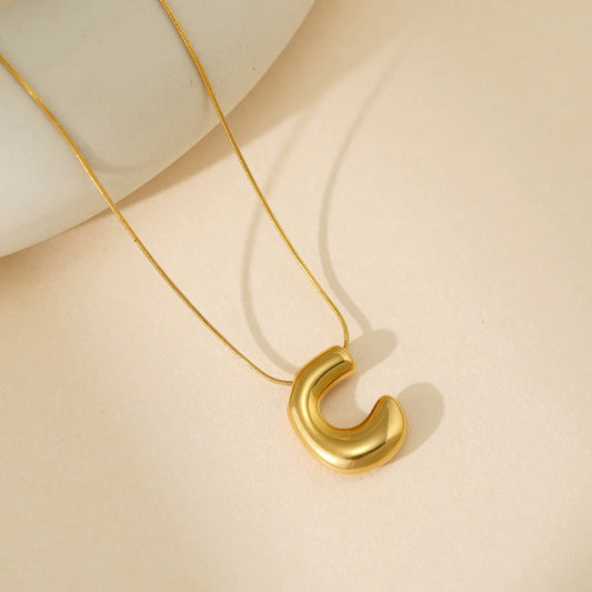"C" Éternelle Bubble Letter Necklace – Gold Initial Pendant