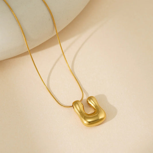 "U" Éternelle Bubble Letter Necklace – Gold Initial Pendant