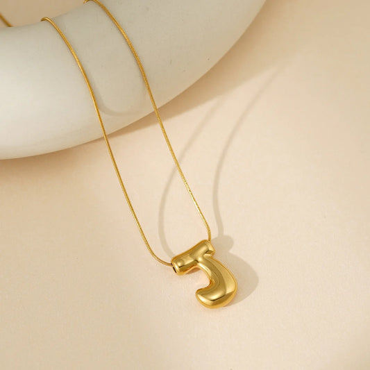 "J" Éternelle Bubble Letter Necklace – Gold Initial Pendant