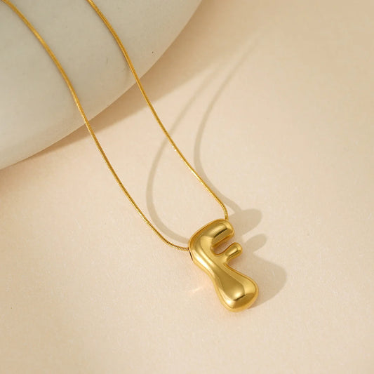"F" Éternelle Bubble Letter Necklace – Gold Initial Pendant